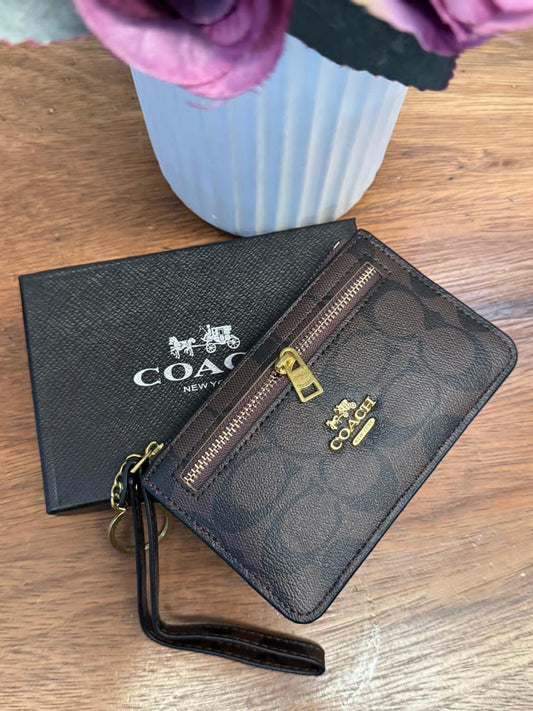 MONEDERO ZIP COACH CHOCOLATE