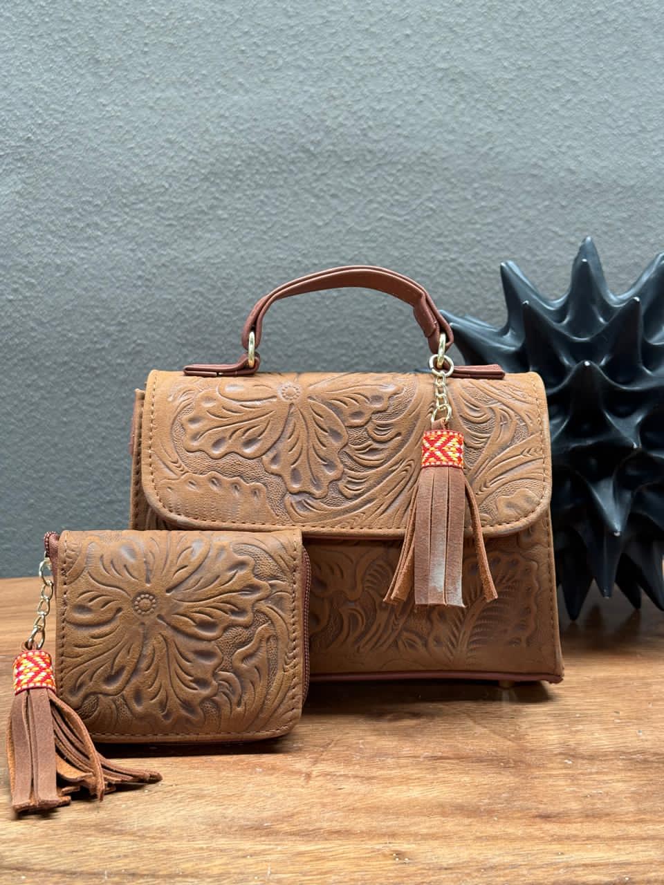 DUO DELIA PIEL GRASO GRABADO FLORES CAMEL