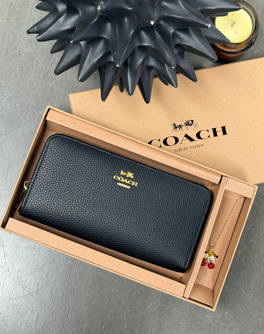 CARTERA COACH DIJE NEGRO LISO