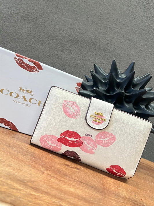 CARTERA COACH DE DAMA BESOS HUESO