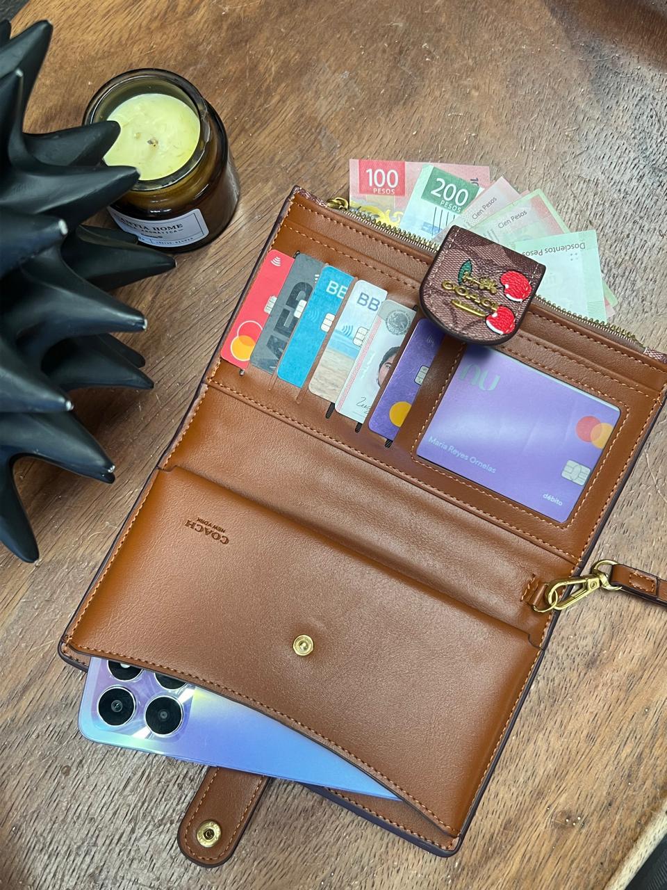CARTERA COACH DE DAMA CEREZAS VINO-KHAKI