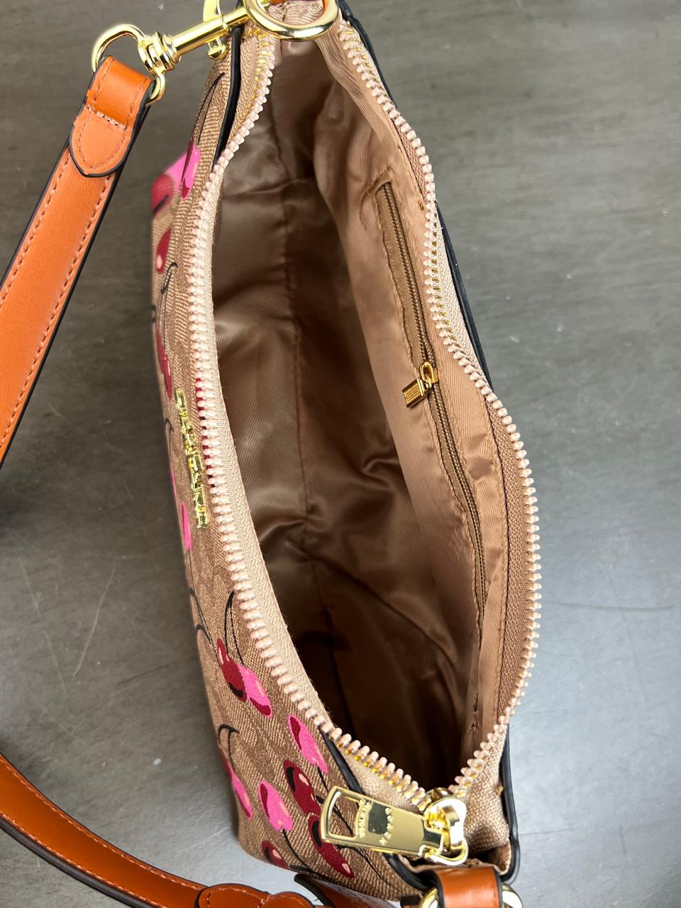 IMPORTACION COACH BAGUETTE CAMEL LISO