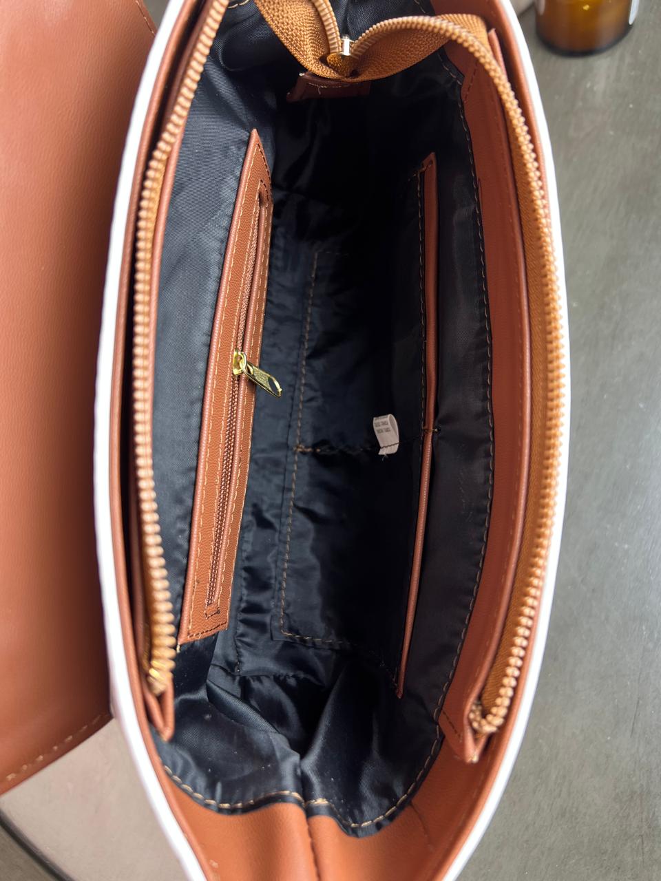 CROSSBODY VIANNEY GRABADO FLORES NEGRO MATE
