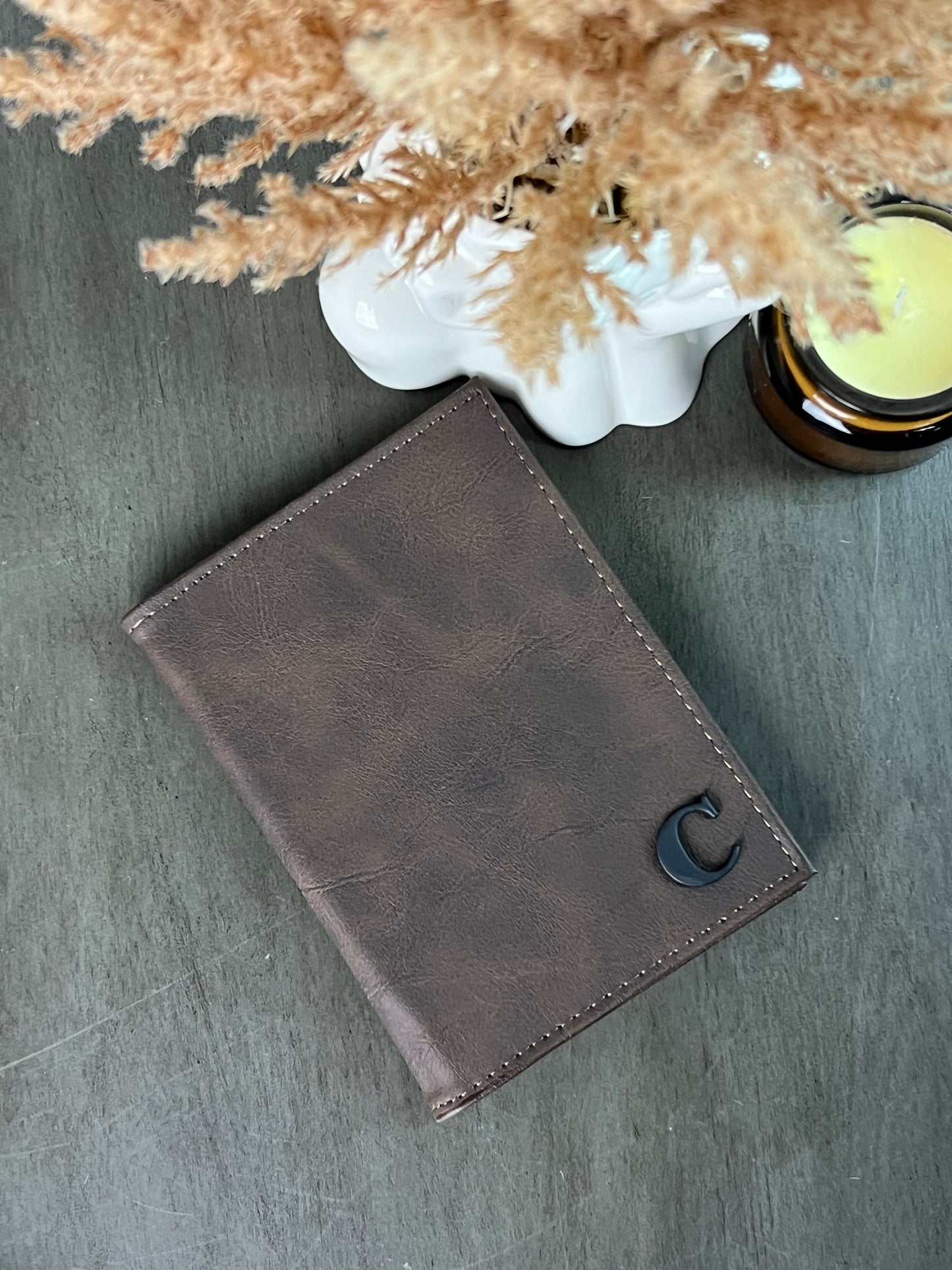 PORTAPASAPORTE IND CHOCOLATE FRESNO LISO