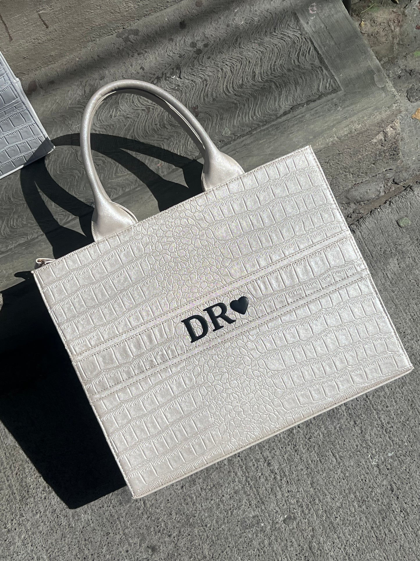 TOTE CLASICA GDE PERLA CROCO