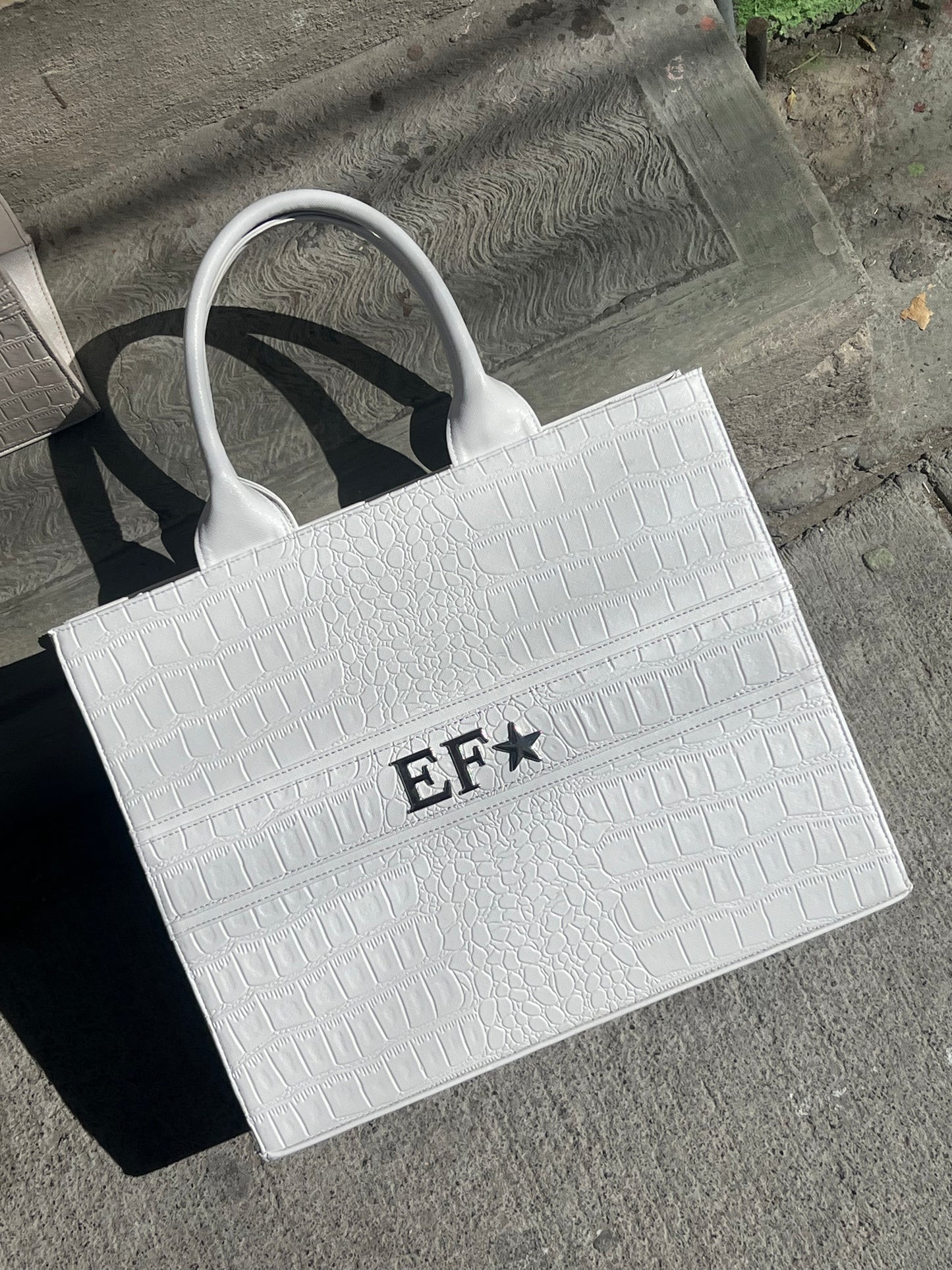 TOTE CLASICA GDE BLANCA CROCO