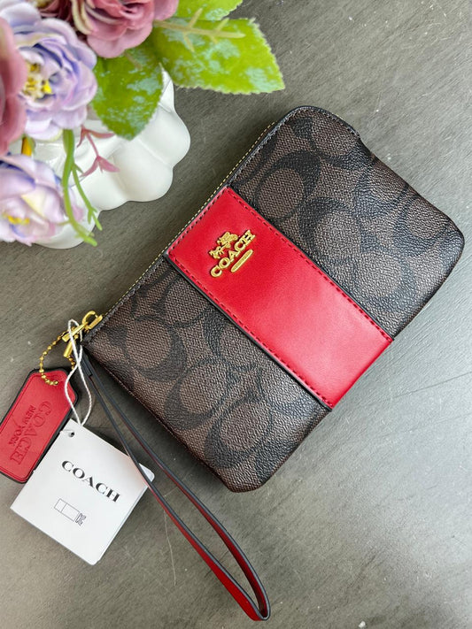 MUÑEQUERA COACH CHOCOLATE FRANJA ROJA