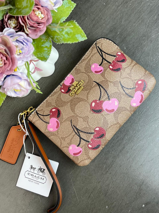 MUÑEQUERA COACH KHAKI CEREZAS