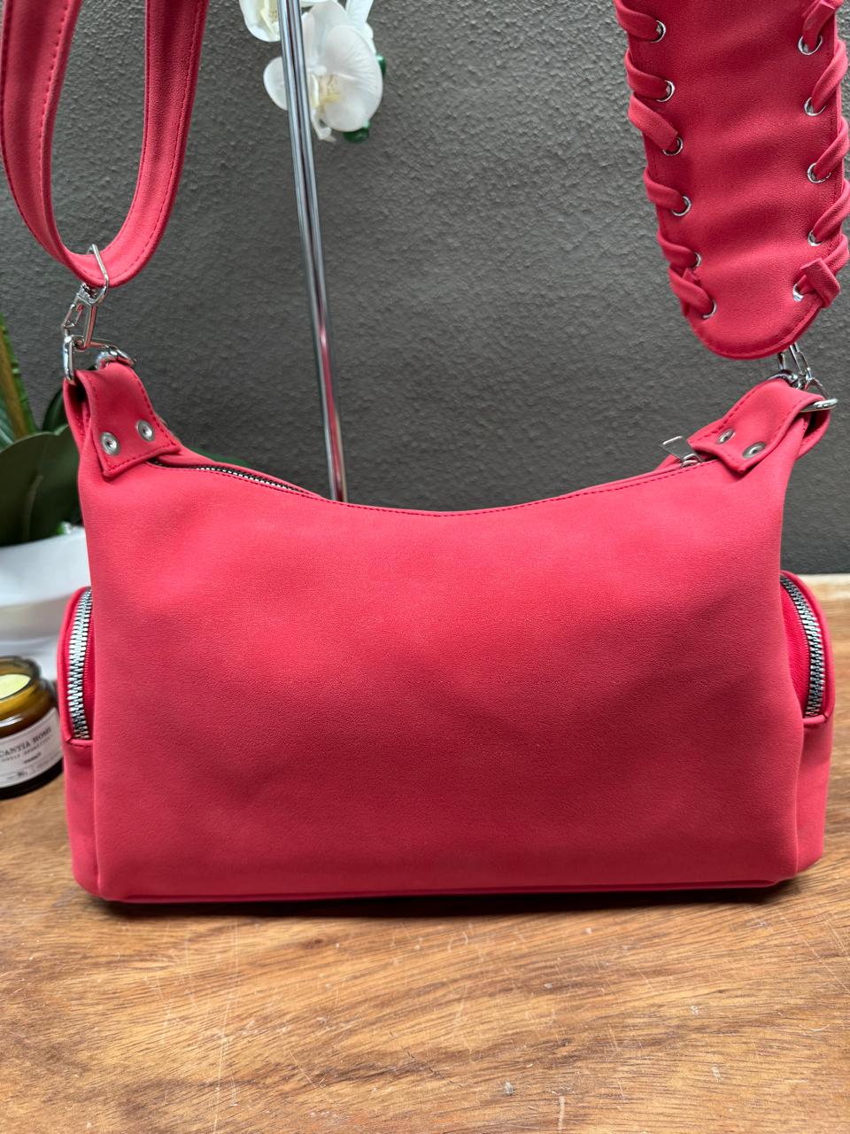 MODELO ADONIS VINO YANNI