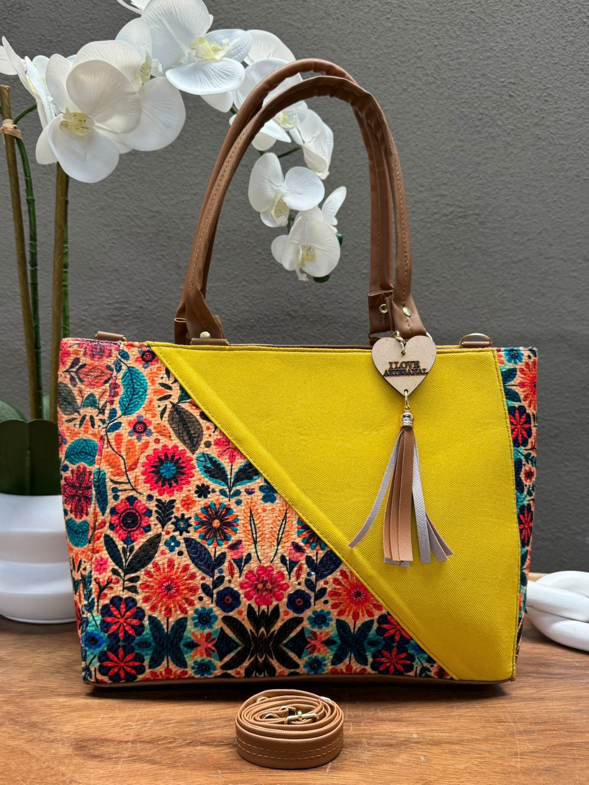 YUTE MODELO DIAGONAL MOSTAZA/FLORES VARIADAS