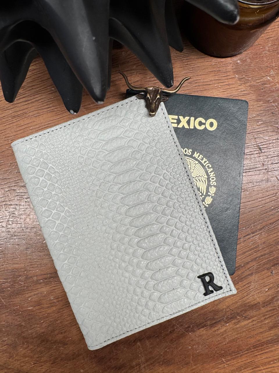 PORTAPASAPORTE IND. HUESO EDICION ESPECIAL PIEL