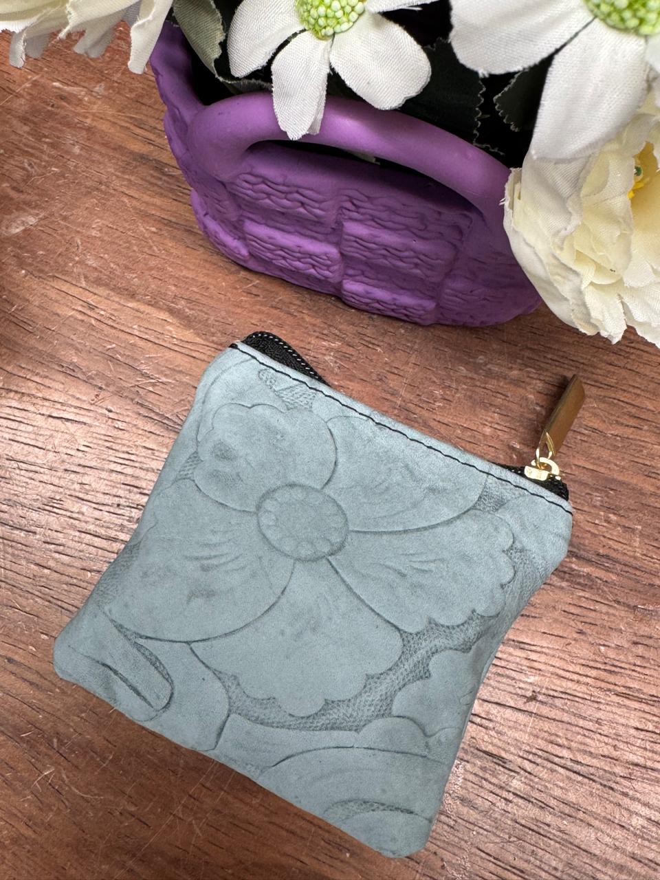 MONEDERO CLASICO CINCELADO AZUL RAF
