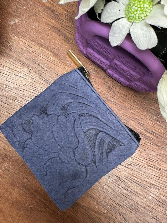 MONEDERO CLASICO CINCELADO AZUL INDIGO