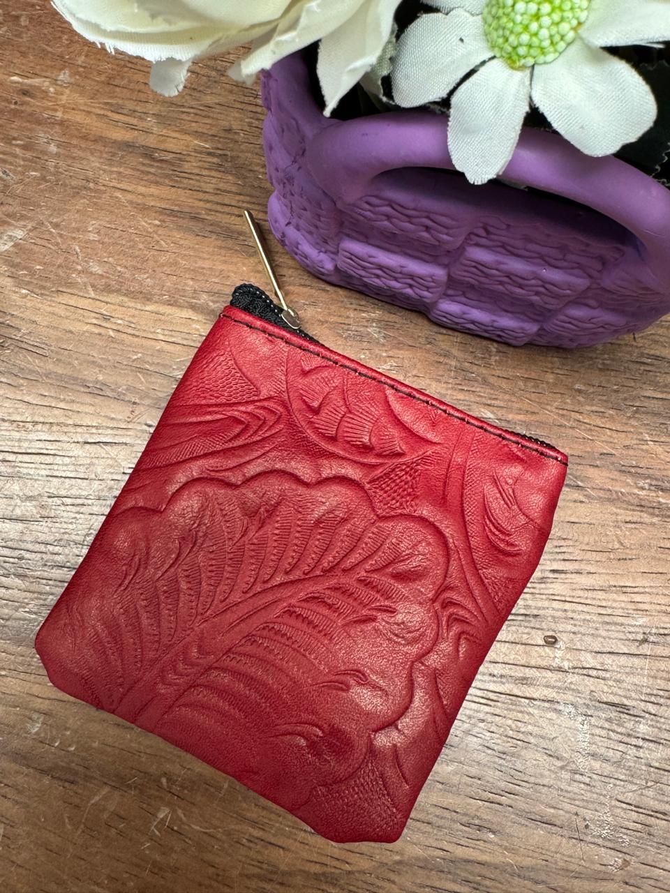 MONEDERO CLASICO CINCELADO ROJO