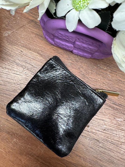 MONEDERO CLASICO CINCELADO NEGRO LISO