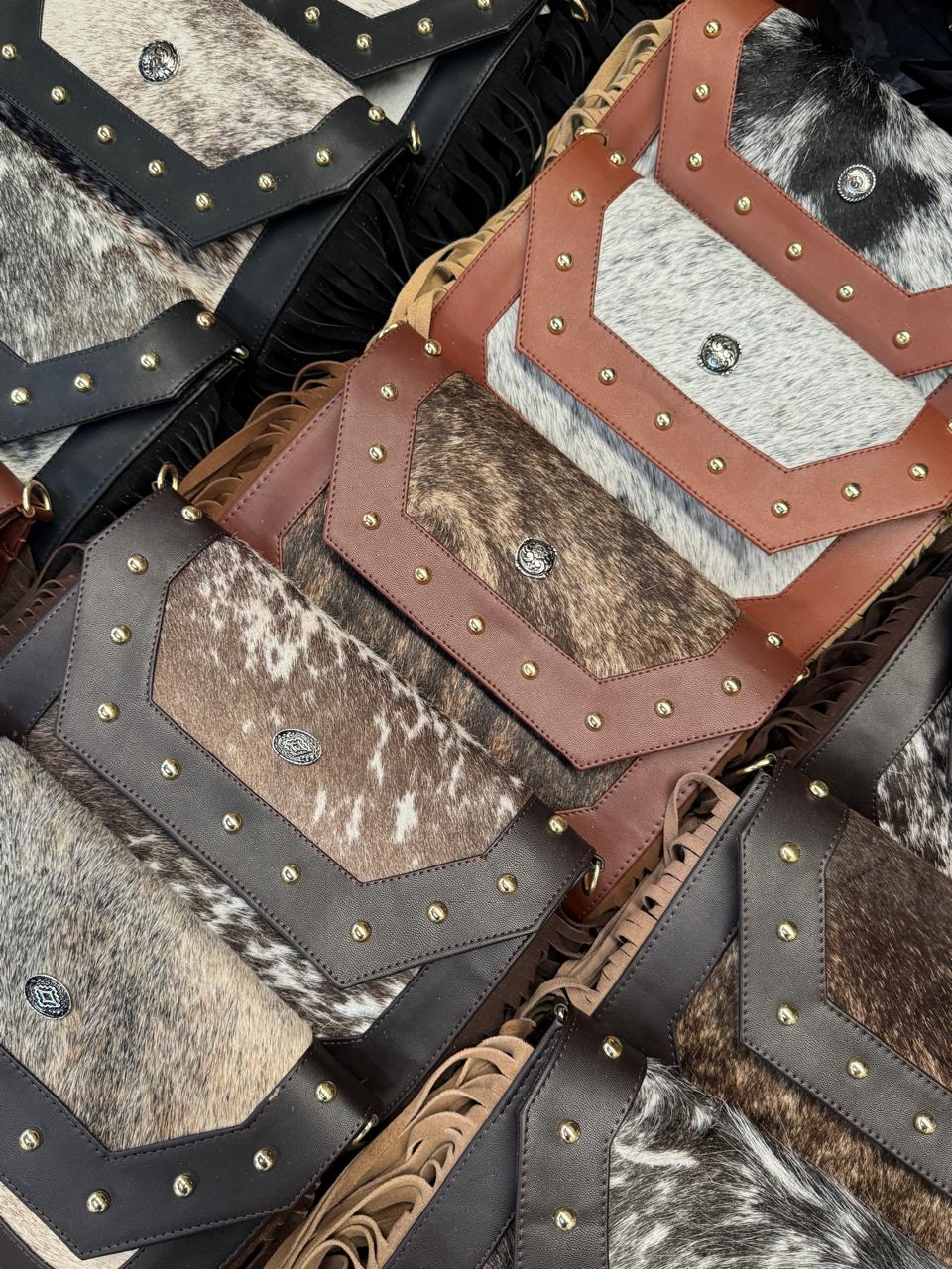 CROSSBODY JESSI PELO Y BARBAS VARIABLE PIEL NEGRO