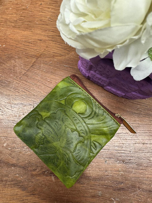 MONEDERO CLASICO CINCELADO VERDE MUSGO