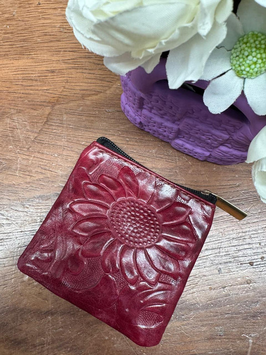 MONEDERO CLASICO CINCELADO VINO