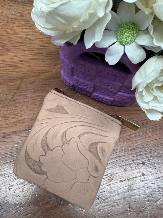 MONEDERO CLASICO CINCELADO NUDE