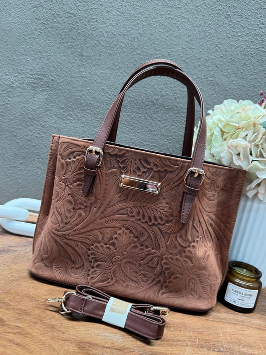 BOLSA ALEXA COLOR MARRON GRABADO
