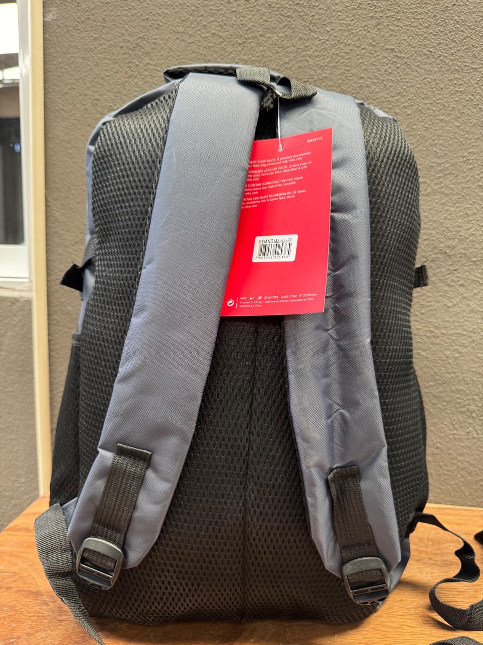 COMBO MOCHILA NIKE JUST COLOR NEGRO