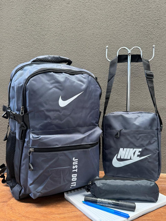 COMBO MOCHILA NIKE JUST COLOR GRIS