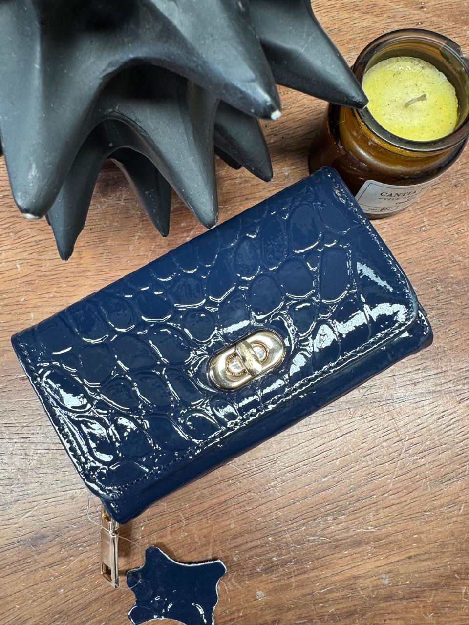 CARTERA PORTUGAL BROCHE 100% PIEL CHAROL CROCO MARINO