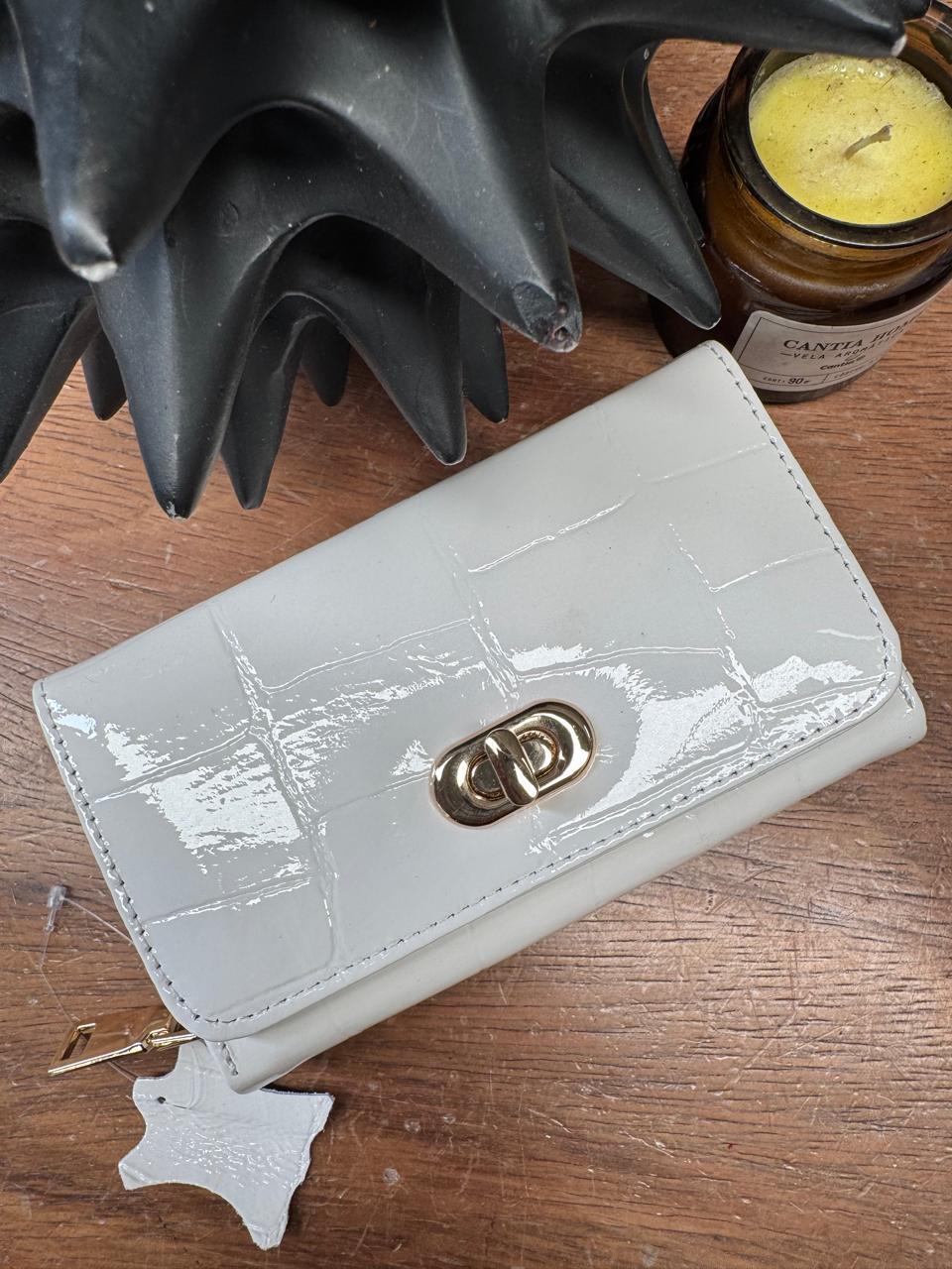CARTERA PORTUGAL BROCHE 100% PIEL CHAROL CROCO HUESO