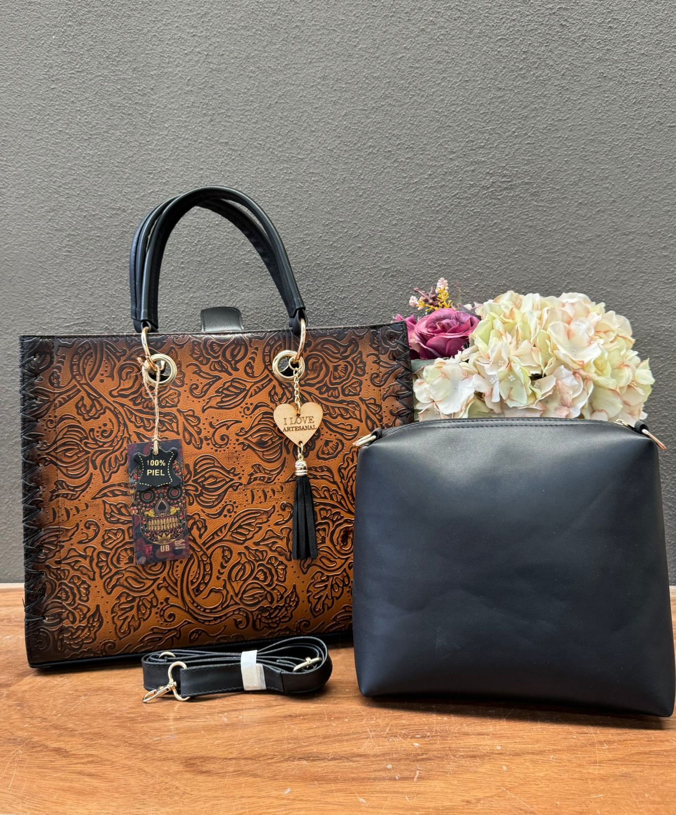 UB DUO ARTESANAL COMBO GRABADO FLORES CAMEL/NEGRO