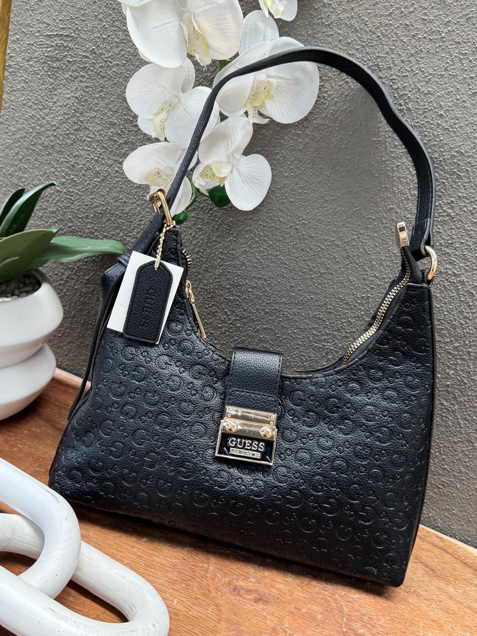 BAGUETTE GUESS 05 NEGRO RELIEVE