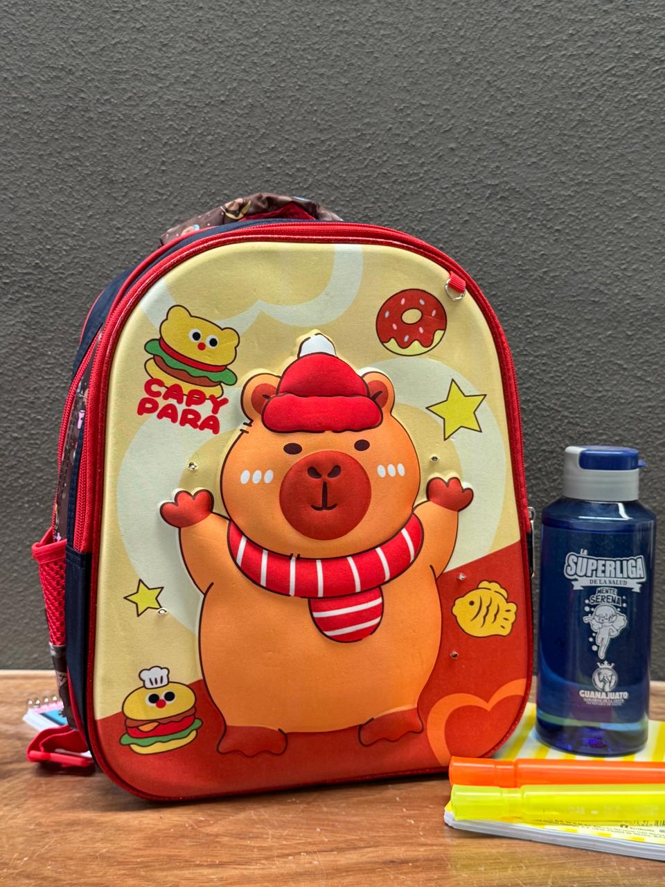 MOCHILA KINDER PERSONAJES 3D CAPIBARA
