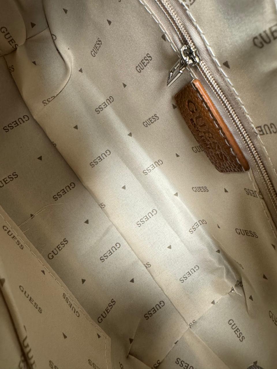 BAGUETTE GUESS 021 MAQUILLAJE