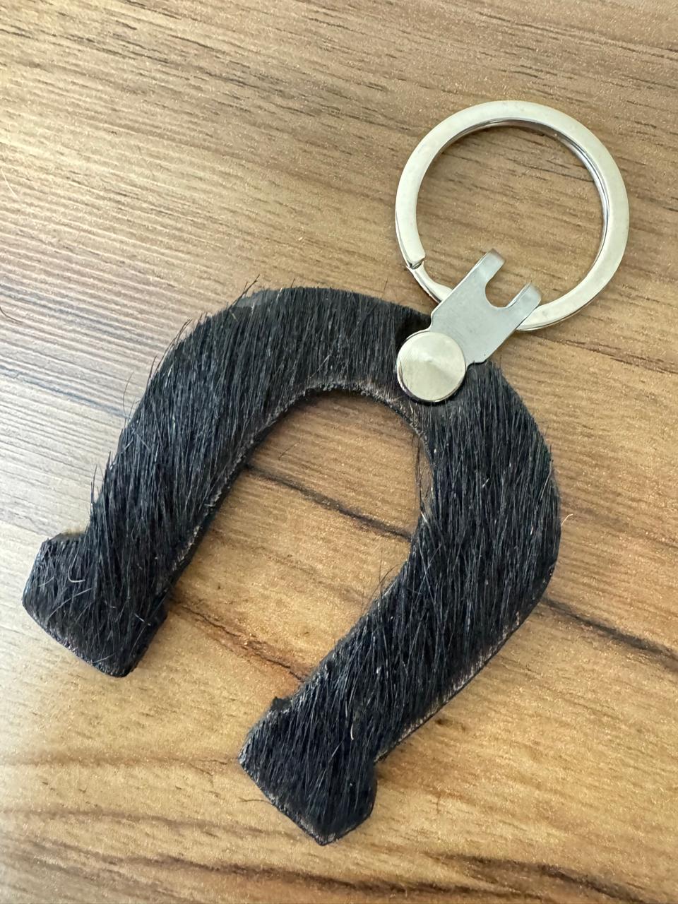 LLAVERO DE PELO FORMA DE HERRADURA UNA CARA COLOR SURTIDO
