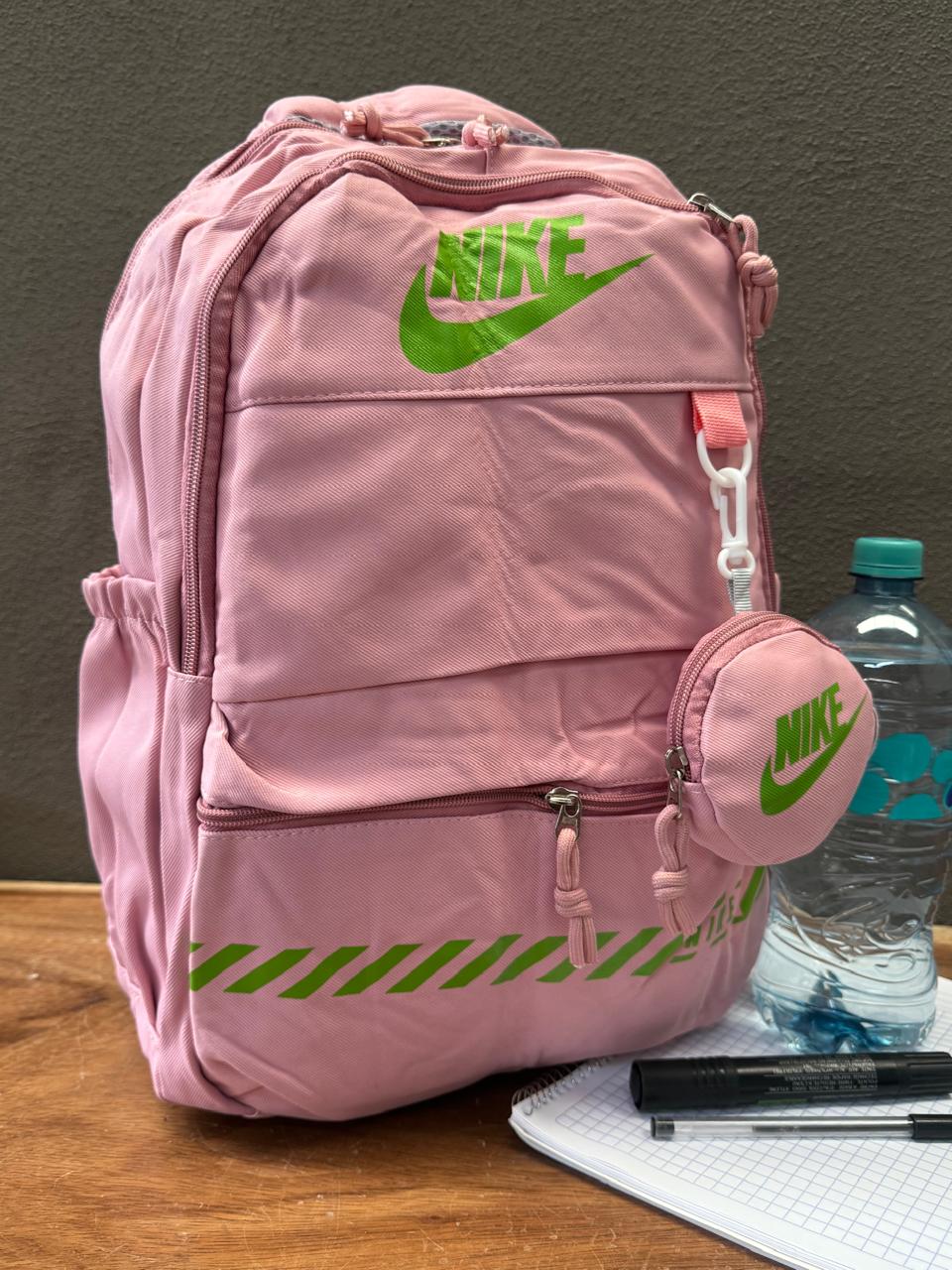 MOCHILA NIKE CON MONEDERO COLOR ROSA FRANJA VERDE