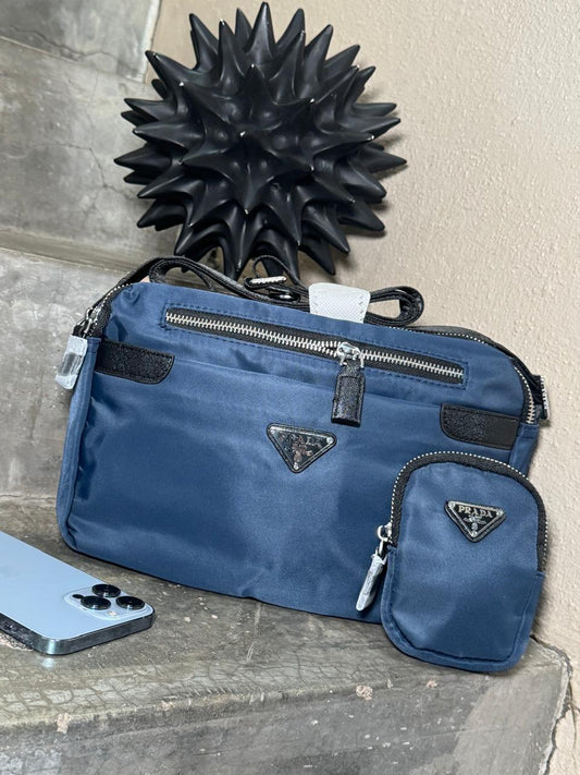 BANDOLERA PRADA CON MONEDERO UNISEX AZUL MARINO