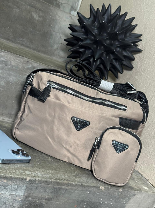 BANDOLERA PRADA CON MONEDERO UNISEX NUDE