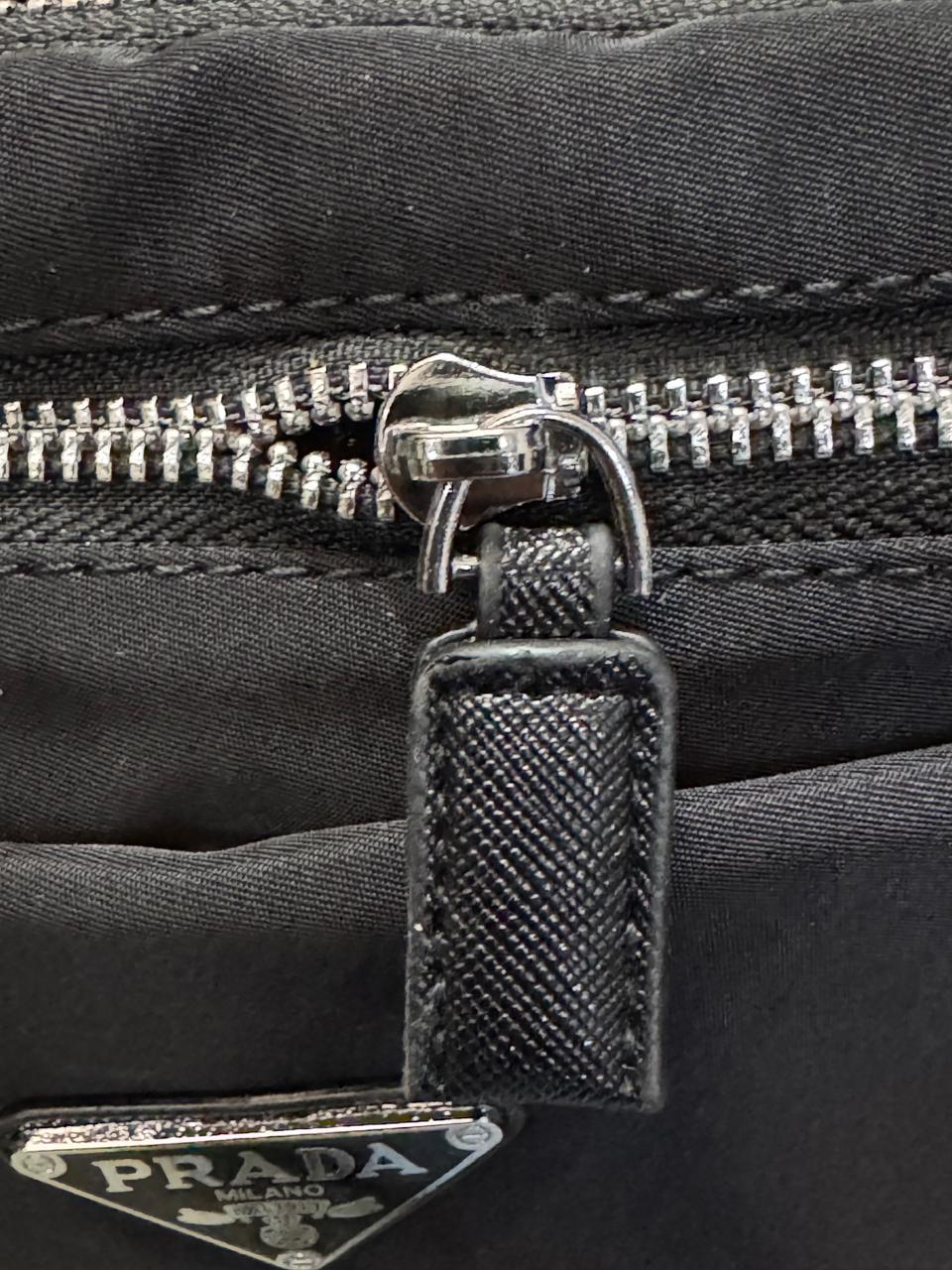 BANDOLERA PRADA CON MONEDERO UNISEX AZUL MARINO