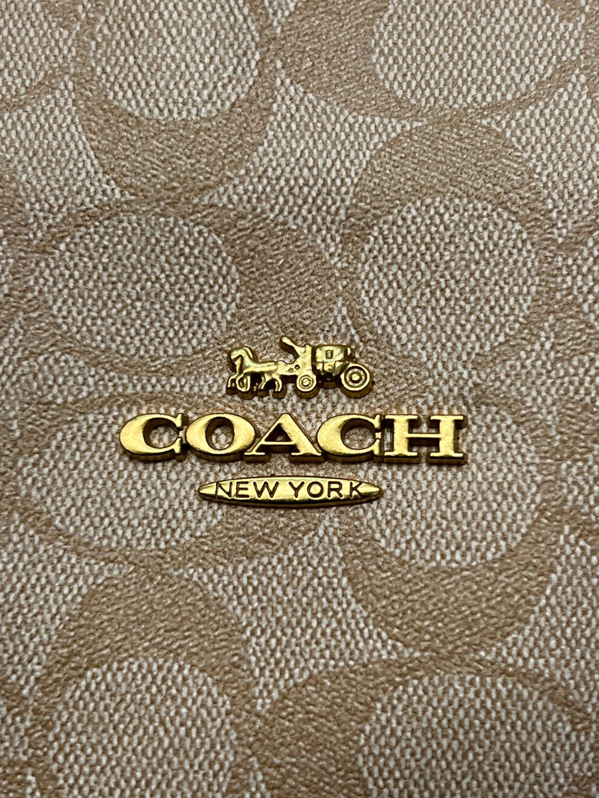 IMPORTACION TOTE COACH GDE NEUTROS KHAKI ESTAMPADO ASAS CAMEL