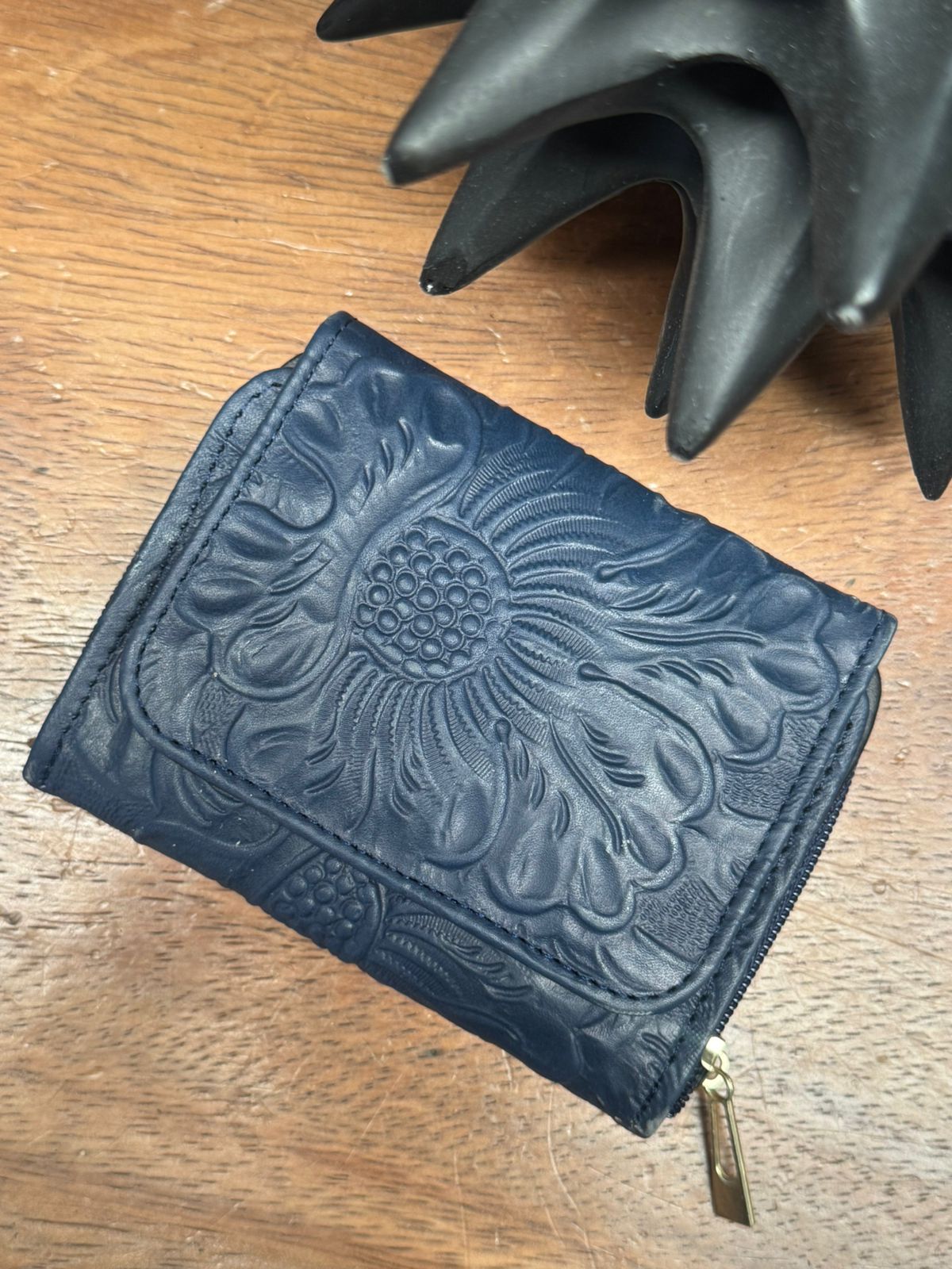 CARTERA PIEL KENYA AZUL MARINO FLORES