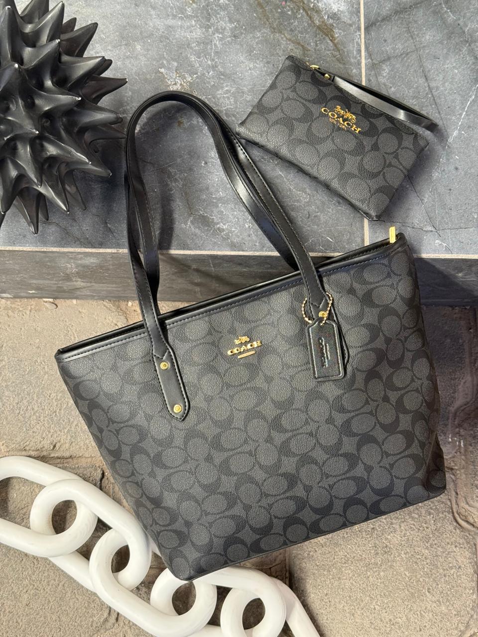 BOLSO COACH CON COSMETIQUERA NEGRO ESTAMPADO