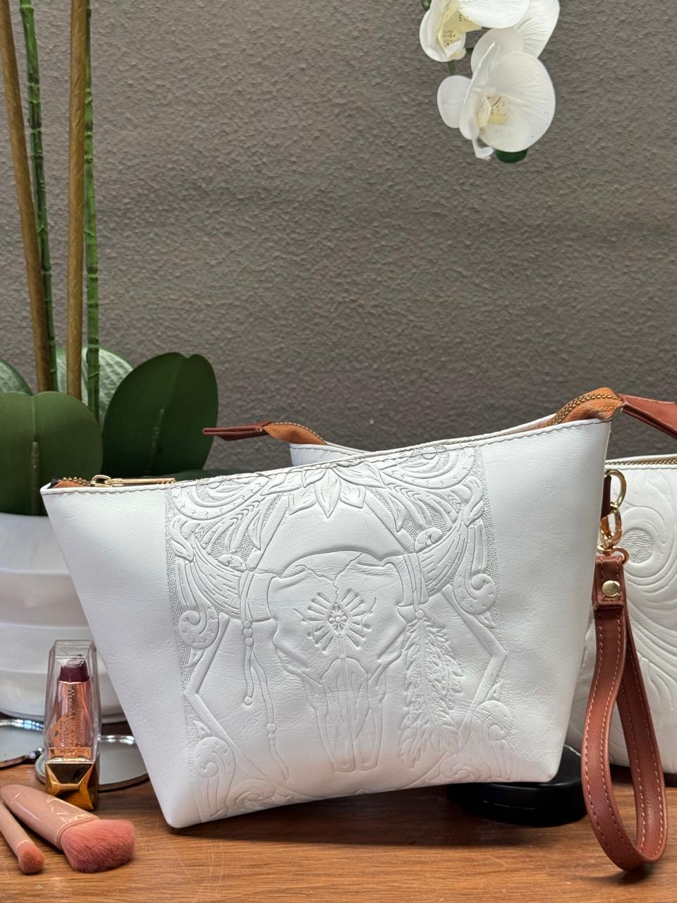 COSMETIQUERA PIEL GANESHA TORO CINCELADO BLANCO