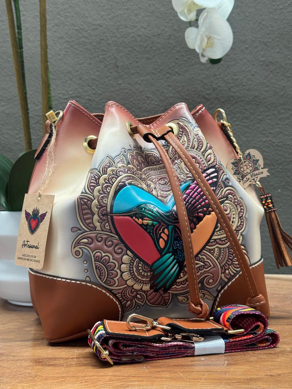 DB BUCKET COLIBRI HUESO