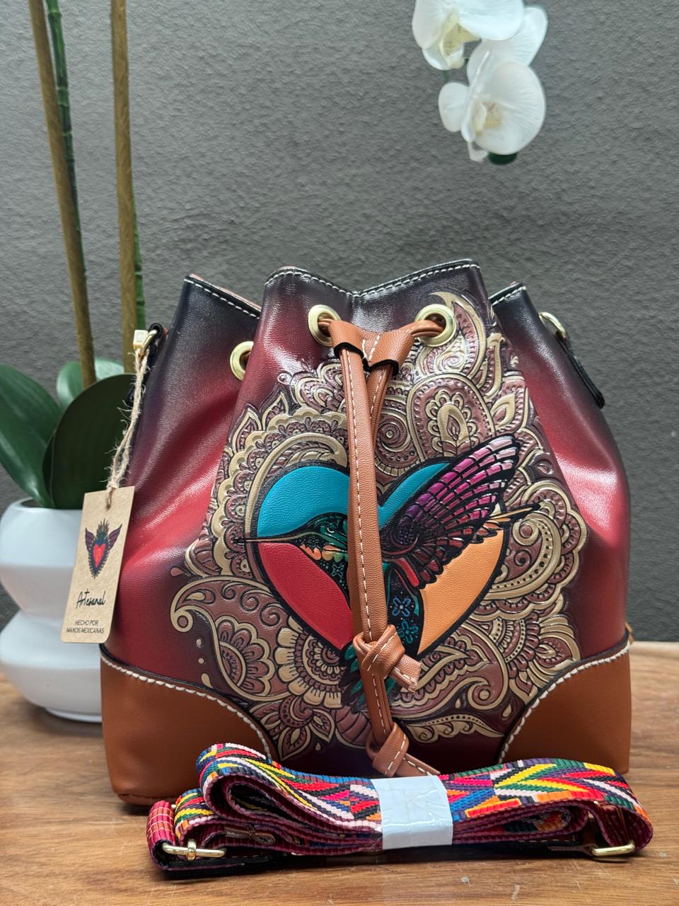 DB BUCKET COLIBRI MARRÓN