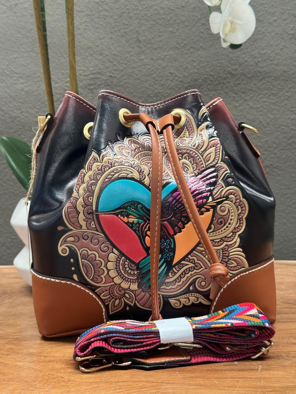 DB BUCKET COLIBRI NEGRO