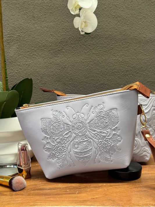 COSMETIQUERA PIEL GANESHA ABEJA LILA