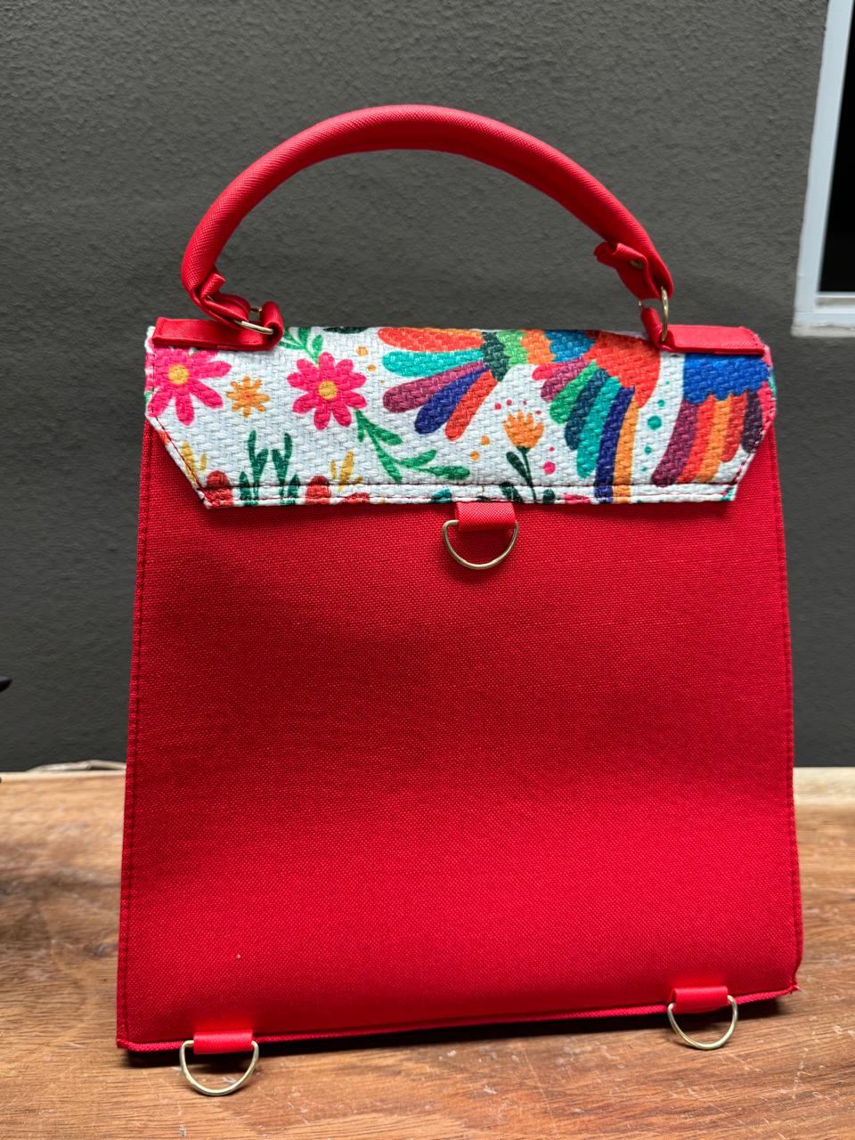 MOCHILA YUTE ROJO/FLORES F BLANCO