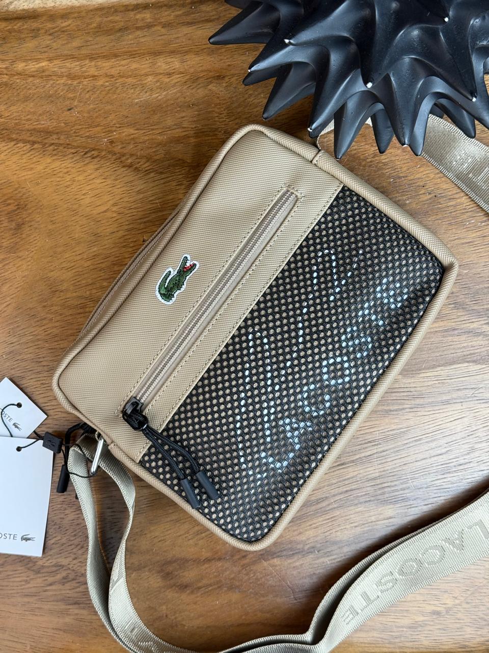 BANDOLERA LACOSTE KHAKI