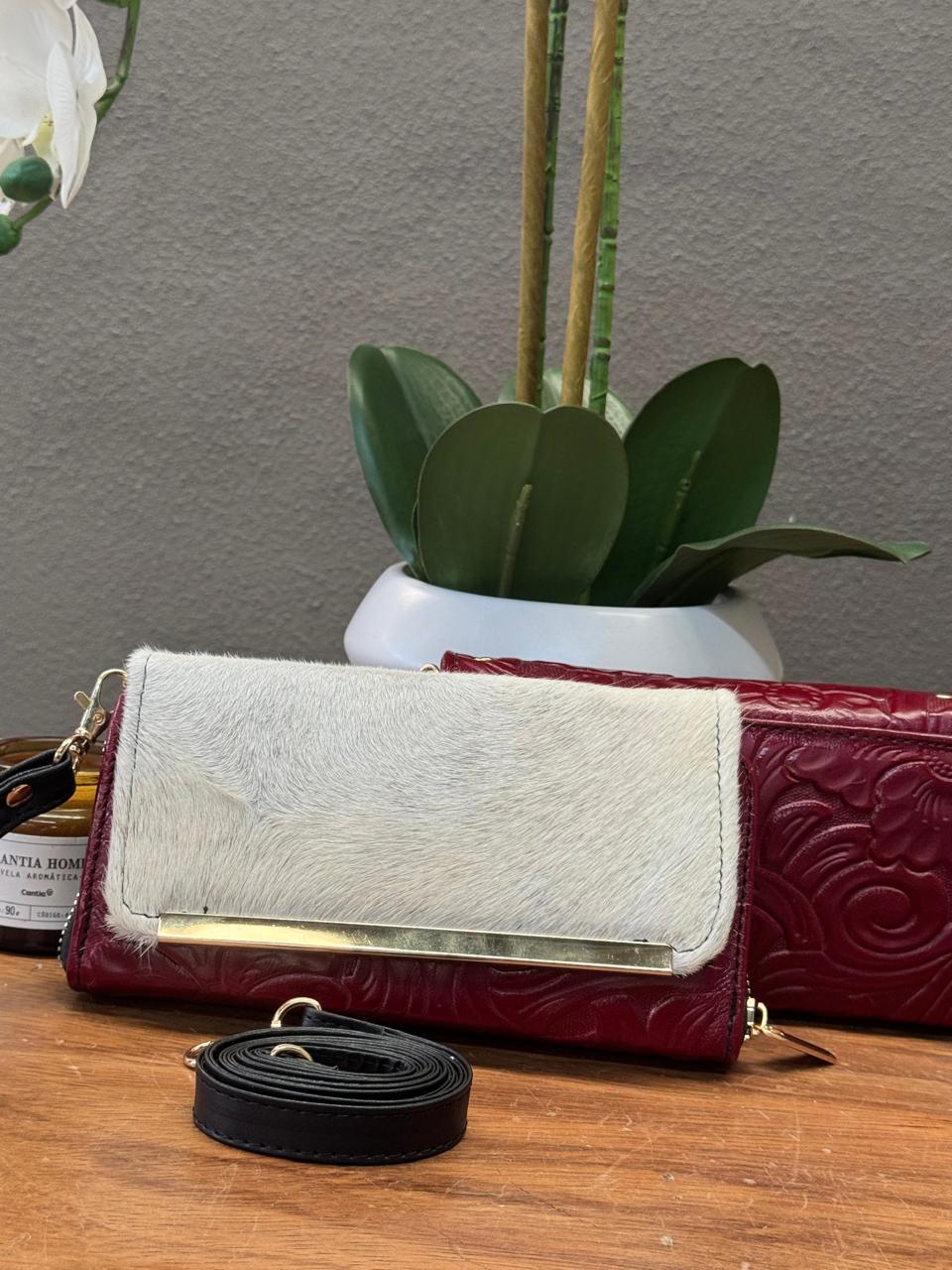 CARTERA CINCELADA ANA PELO GRABADO ROJO