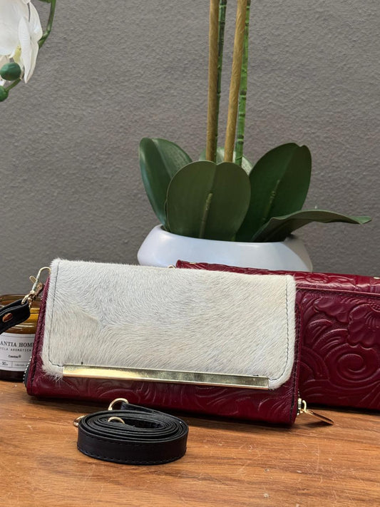 CARTERA CINCELADA ANA PELO GRABADO ROJO