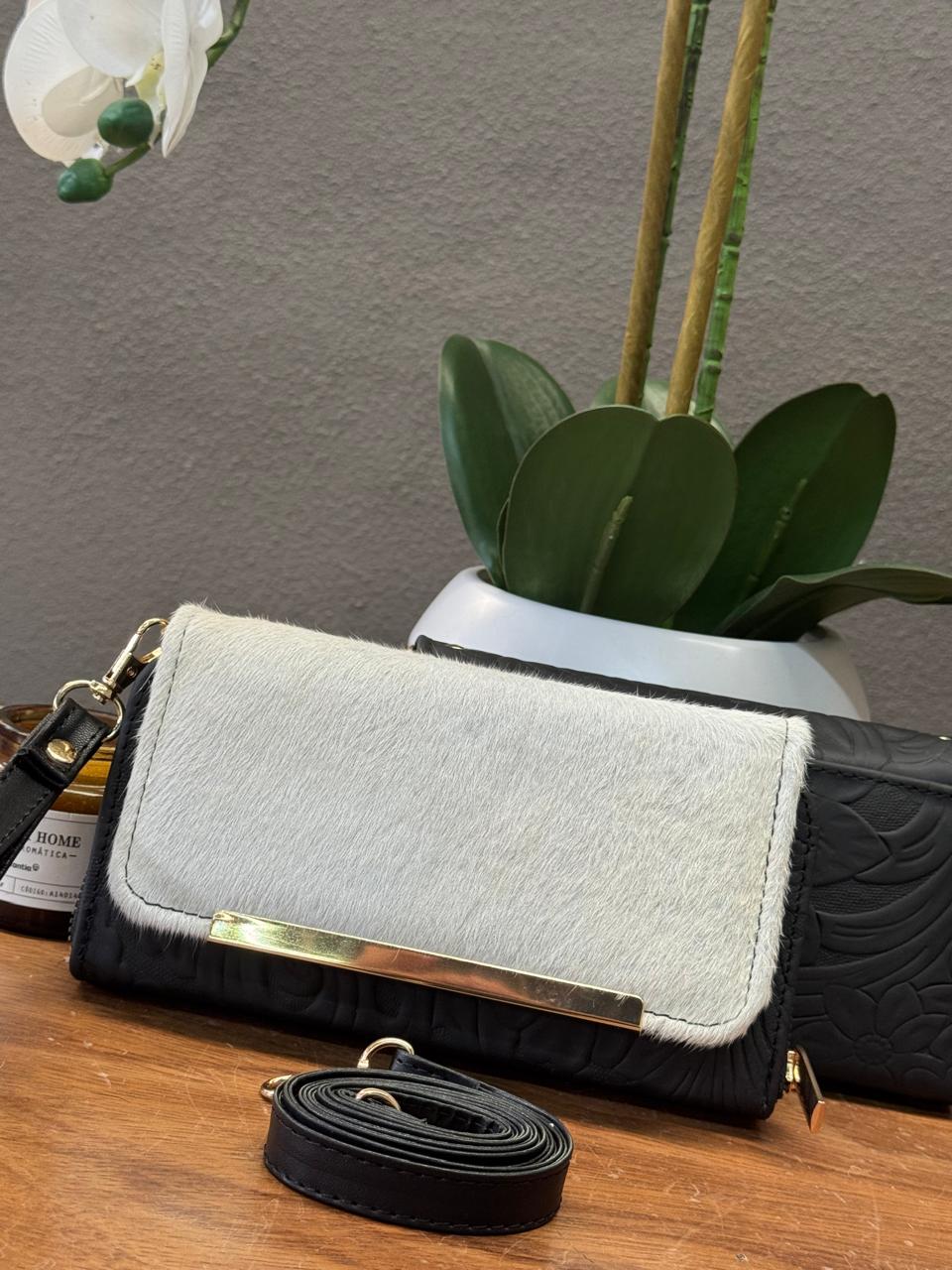 CARTERA CINCELADA ANA PELO GRABADO NEGRO